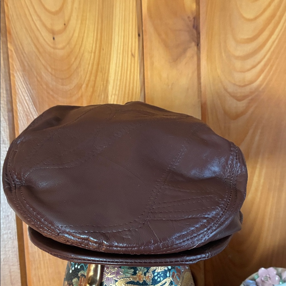 Classic Brown Leather Men's Cap possible for women